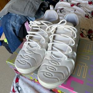 Nike vapormax plus all white